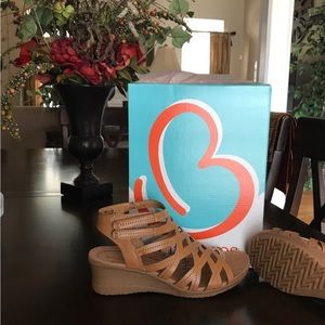 New Bare traps sandals